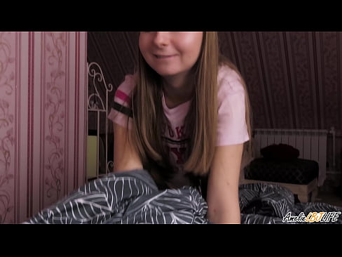 ❤️ Blondie анын BFF анын терең соруп жана анын оозуна сперма алат Супер порно бизде ky.pinkporno.ru ❤